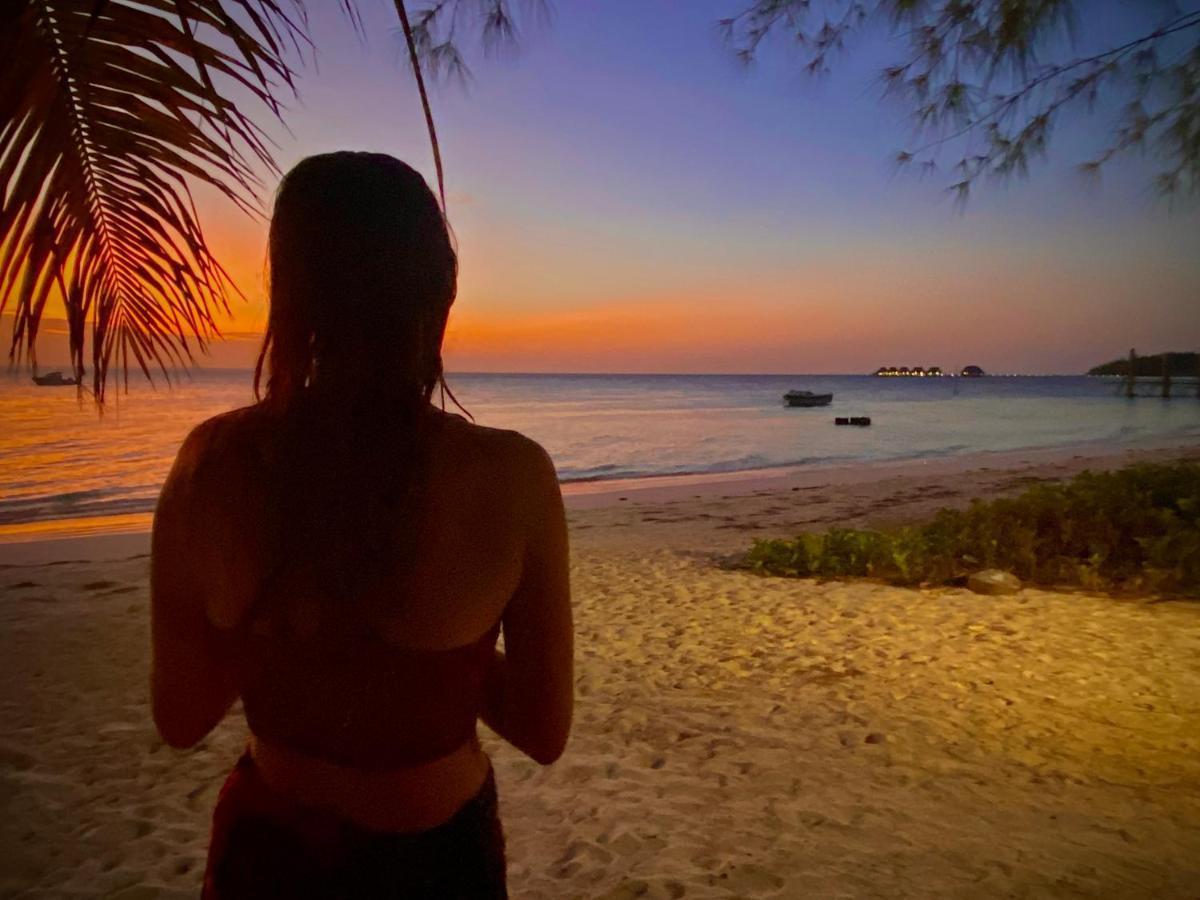 Villa Orchid Beach Guest House บูจู ภายนอก รูปภาพ