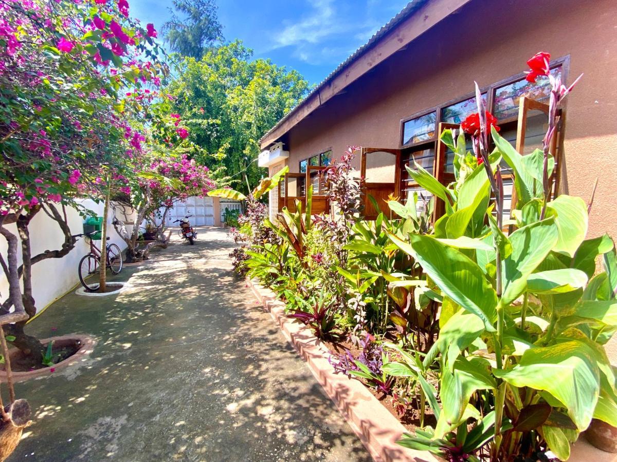 Villa Orchid Beach Guest House บูจู ภายนอก รูปภาพ