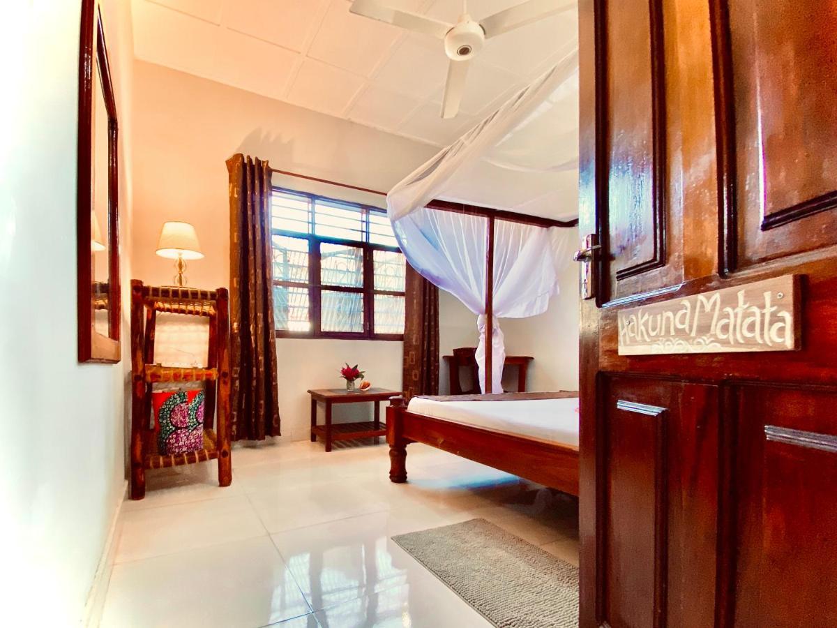 Villa Orchid Beach Guest House บูจู ภายนอก รูปภาพ