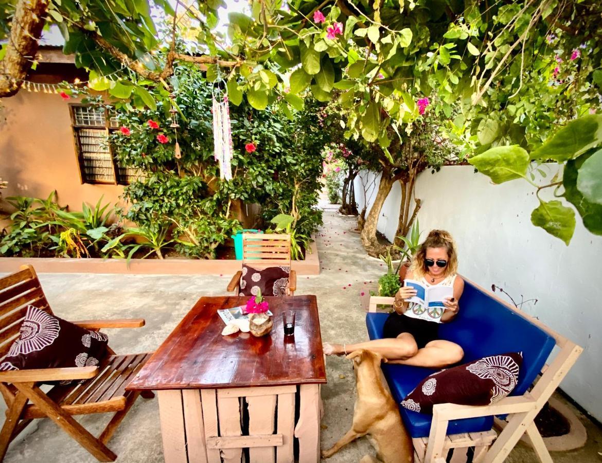 Villa Orchid Beach Guest House บูจู ภายนอก รูปภาพ