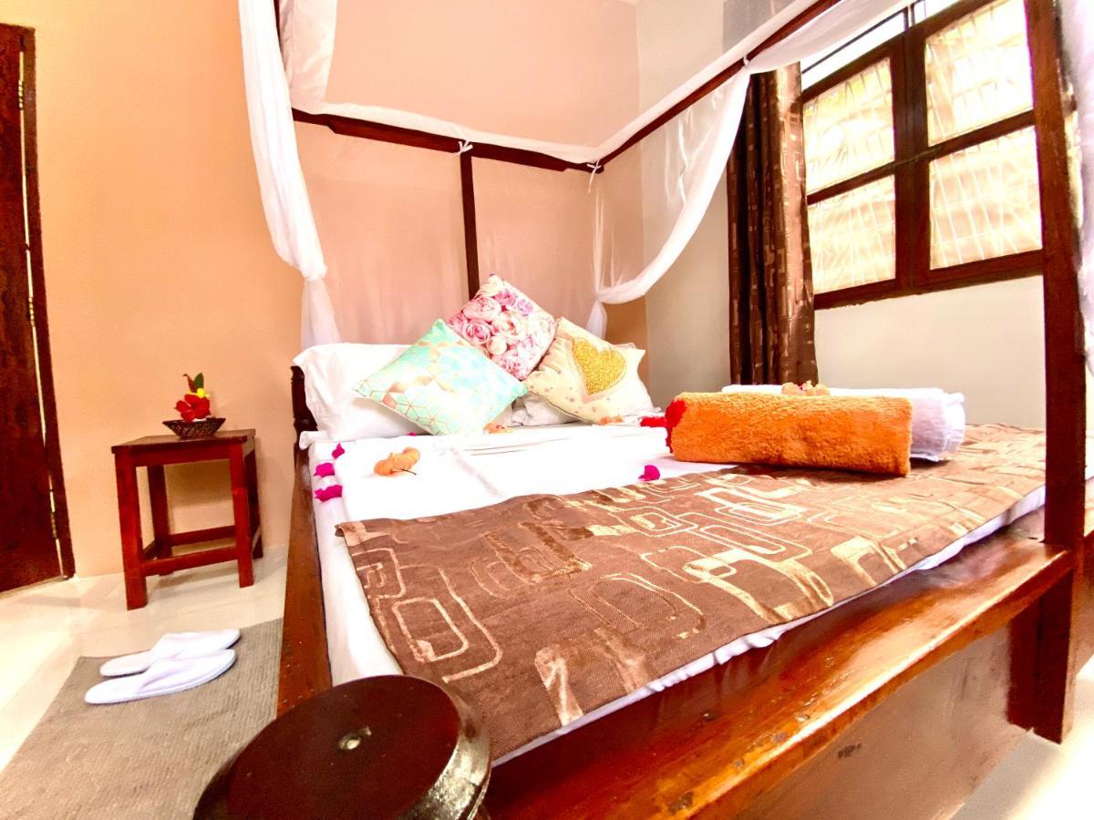 Villa Orchid Beach Guest House บูจู ภายนอก รูปภาพ