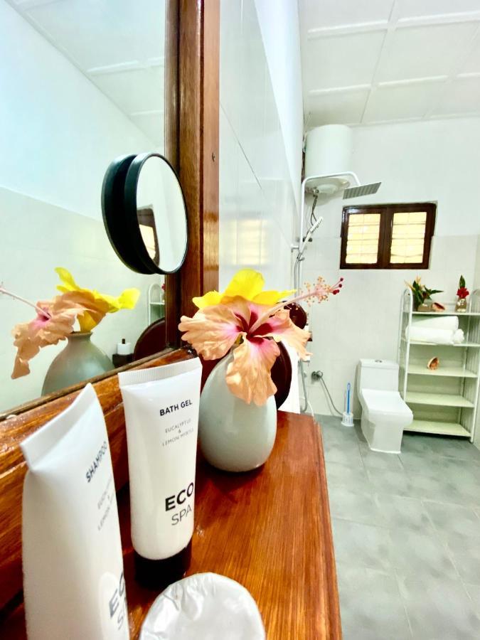 Villa Orchid Beach Guest House บูจู ภายนอก รูปภาพ